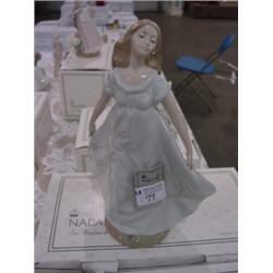 NADAL GIRL WITH FLOWERS FIGURINE 131316