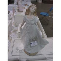 NADAL GIRL WITH FLOWERS FIGURINE 131383