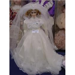PINA PORCELAIN BRIDE 560/1000-MISSING 1 EARRING