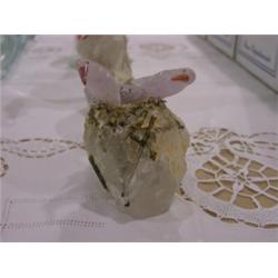 QUARTZ ROCK W/PINK BIRDS PAPER WEIGHT