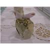 Image 1 : QUARTZ ROCK W/PINK BIRDS PAPER WEIGHT