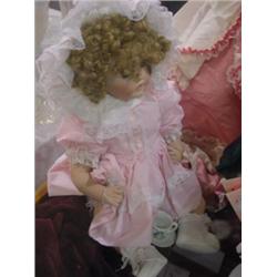 18" GWON ROSS PORCELAIN DOLL, "STRAWBERRY & CREAM, 140/2000