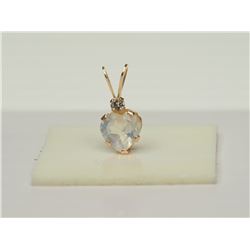 10KT GOLD MOONSTONE PENDANT.