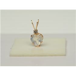 10KT GOLD MOONSTONE PENDANT.