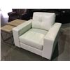 Image 1 : CONTEMPORARY WHITE LEATHER LIVING ROOM ARM CHAIR