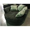 Image 2 : STYLUS GREEN UPHOLSTERED LARGER NEST CHAIR WITH 4 THROW CUSHIONS