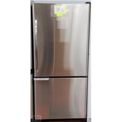MAYTAG 18 CUBE FRIDGE BOTTOM MOUNT FREEZER