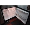 Image 4 : MAYTAG 18 CUBE FRIDGE BOTTOM MOUNT FREEZER