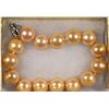 Image 1 : SEASHELL PEARL BRACELET PEACH COLOUR