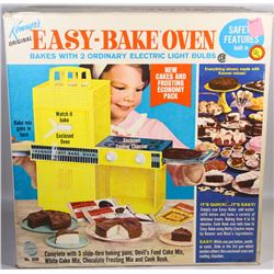 VINTAGE KENNERS EASY BAKE OVEN IN ORIGNAL BOX