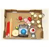 Image 1 : ASSORTED FLAT OF CANDLES AND CANDLE HOLDERS