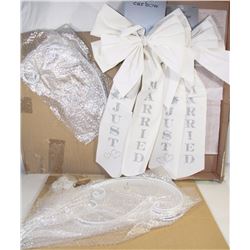 #28)JUST MARRIED BOWS AND GOLD CROWN ORNAMENT