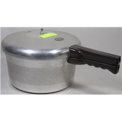 PRESTO MEAT MASTER / PRESSURE COOKER