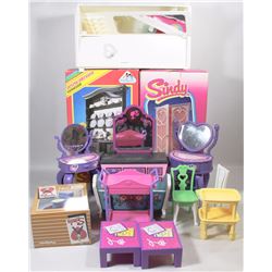 VINTAGE PEDIGREE SINDY DRESSER AND WARDROBE