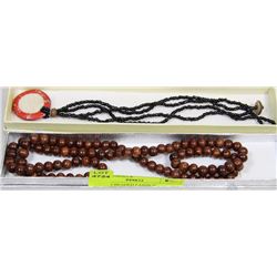 LOT OF 2 BEADED FASHION NECKLACES