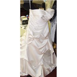 METAL CLOTHES RACK 18"W X 35" L X 66"H