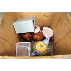 CRATE OF ASSORTED COLLECTIBLE GLASS INCL CARNIVAL,