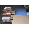 Image 1 : PALLET OF 76 SQ FT RED QUARRY TILE WITH BLUE