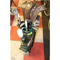 SET OF CONCEPT GOLF CLUBS IN LEATHERETTE GOLF BAG