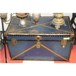 LARGE VINTAGE TRUNK 36"X19"X21"HIGH