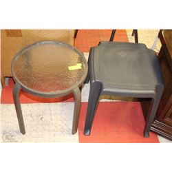 PAIR OF SMALL TABLES