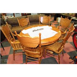 ROUND OAK TABLE WITH TWO AIRM CHAIRS & FOUR SIDE
