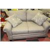 Image 2 : BEIGE FABRIC LOVESEAT WITH TWO MATCHING CHAIR AND