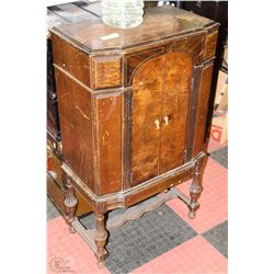 ANTIQUE FLOOR MODEL RADIO CABINET