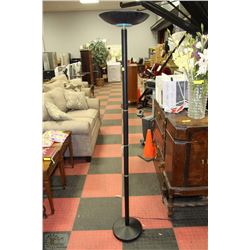 BLACK METAL FLOOR LAMP