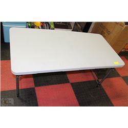 SMALL FOLDING TABLE