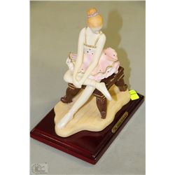 THE NATALIA COLLECTION BALLET FIGURINE