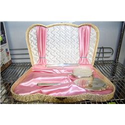 VANITY MIRROR AND BRUSH SET