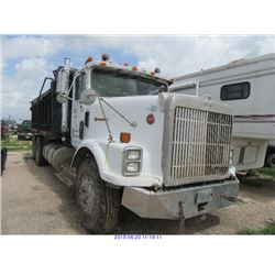 1989 - INTERNATIONAL DUMP TRUCK // DIESEL