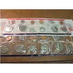 1989 & 1992 US MINT SETS P/D (WITH ENVELOPES)