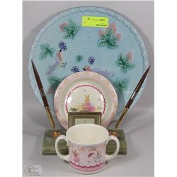 DESK CLOCK W/ PEN HOLDER, BUNNYKINS SWEET HEARTS