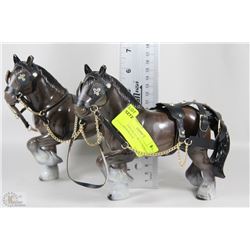 SET OF TWO PLASTIC CLYDESDALES WITH HARNESS 6"