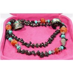 JEWELLERY BOX WITH CONTENTS INCL GLASS RINGS