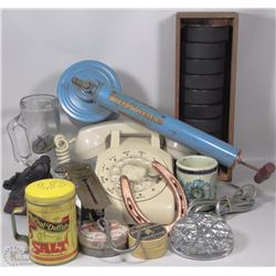 BOX OF VINTAGE COLLECTIBLES