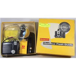 BROWNIE HAWKEYE CAMERA SET - COMES WITH BOX, FLASH