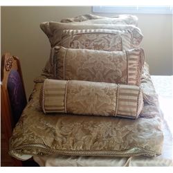 NEW QUEEN SIZE GOLD BROCADE COMFORTER SET