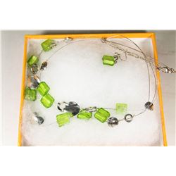 GREEN & SILVER TONE FASHION NECKLACE & PENDANT