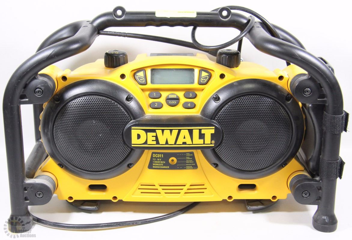 DEWALT 18V WORKSTATION RADIO/CHARGER MODEL DC011