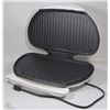 Image 1 : GEORGE FOREMAN LEAN MEAN FAT GRILLING MACHINE