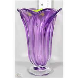 ELEGANT MAUVE ART GLASS VASE