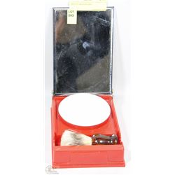 TRAVEL SHAVING SET