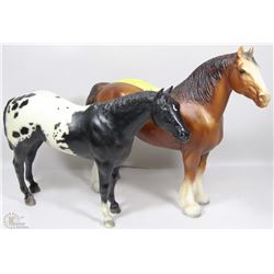 2 HORSE FIGURES GENUINE PLASTIC NEIGH NEIGH