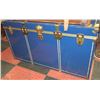 Image 1 : BLUE STEAMER TRUNK WITH BLANKET INSERT AND TRAY