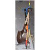 Image 1 : 4 GARDEN TOOLS INCL WEEDER,HOE,SHOVEL AND FISKARS