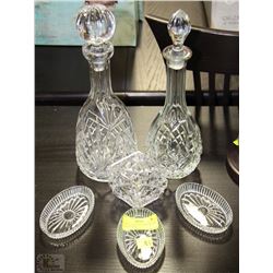 2 DECANTERS INCLUDING CRYSTAL WITH 4 EXTRA