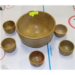 ESTATE CERAMIC POTTERY SALAD BOWL SET